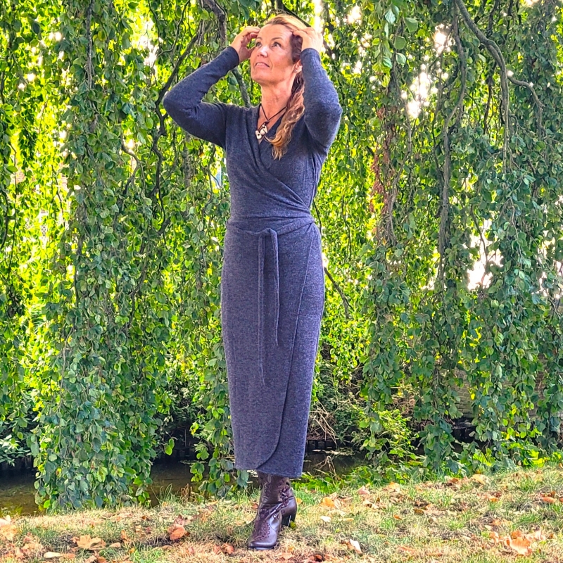 Wikkeljurk in 4 kleuren lang aangesloten warm soepel gebreid.