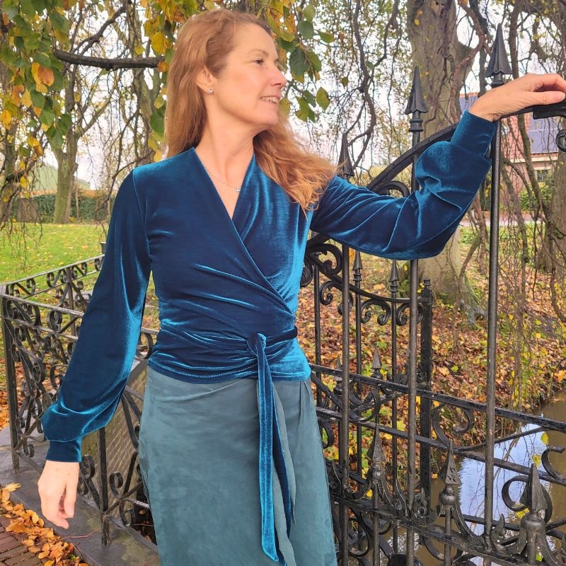 Wikkelblouse fluweel 4 kleuren met ballonmouwen