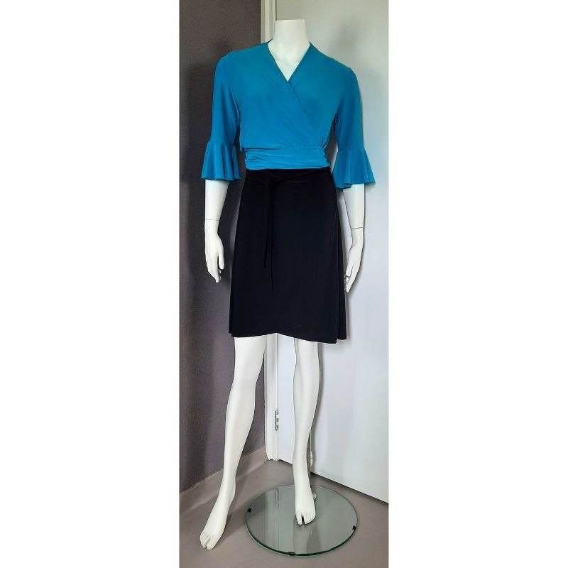 Wikkelblouse kort met band en ruffelmouwen rood