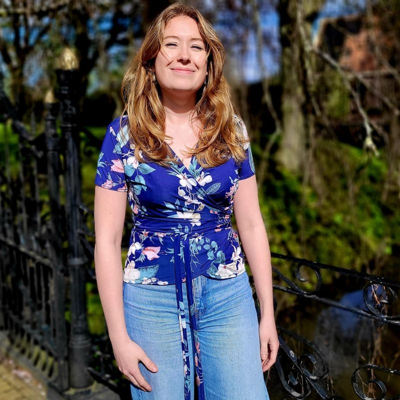 Korte wikkelblouse (9 prints) met kopmouw