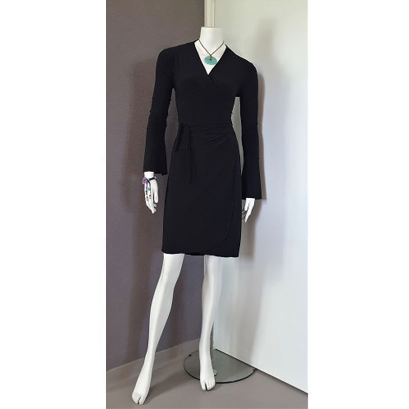 Wikkeljurk kort aansluitend met flairmouwen